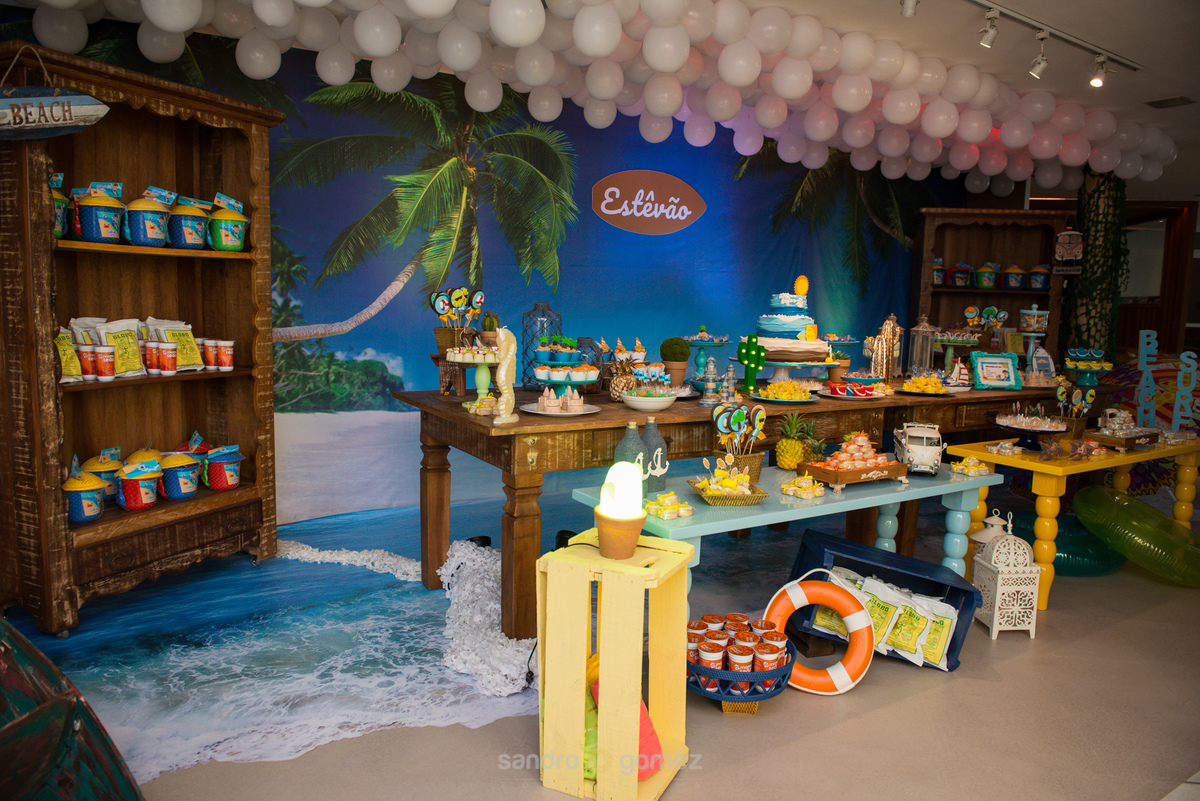 Aniversário de 1 ano do Estêvão, com o tema praia, realizado na casa de festas Festa & Cia - Largo da Batalha - Niterói - RJ