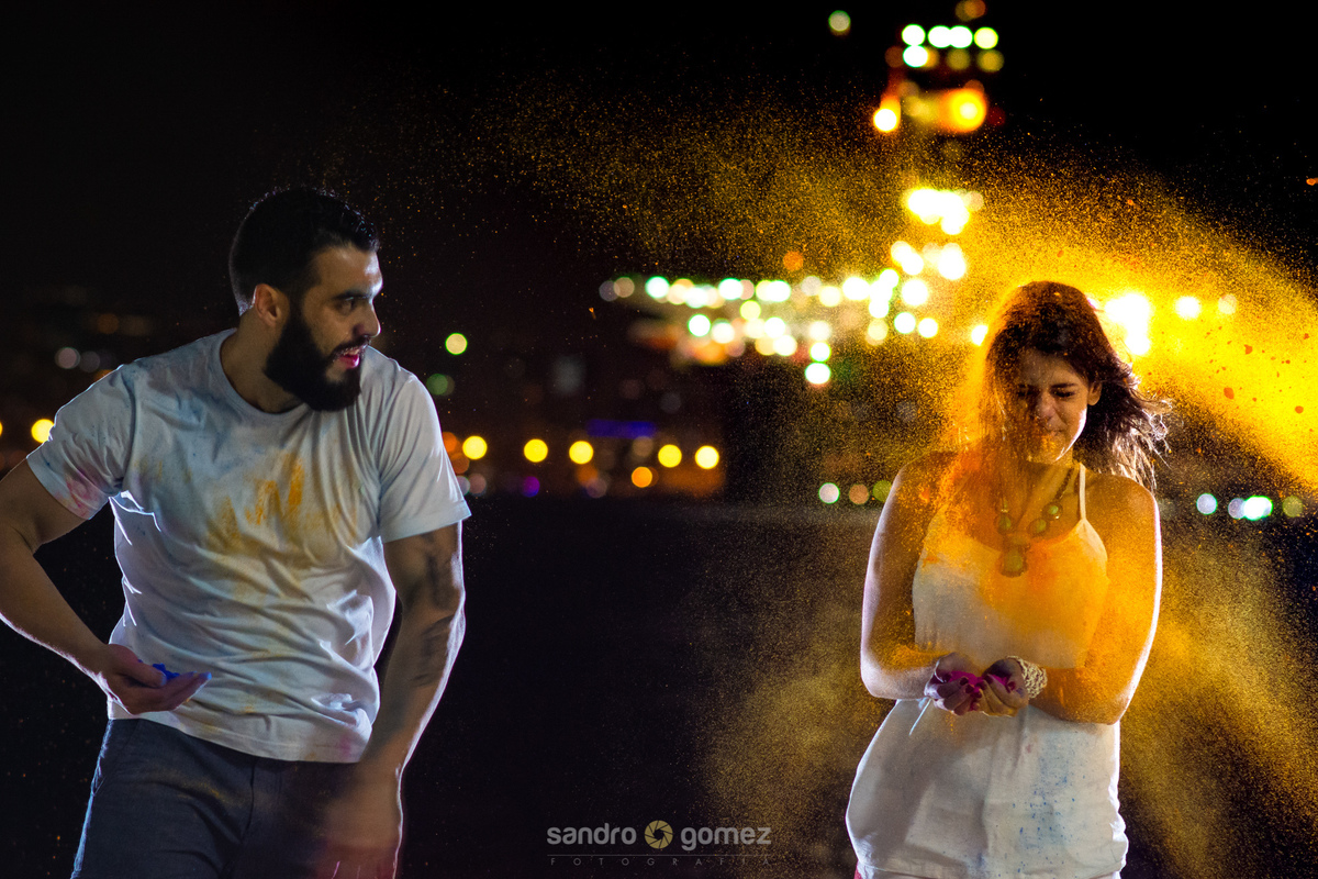 Pré Wedding Bethânia e Leo na praia de Boa Viagem ensaio Pó colorido Holi Powder
