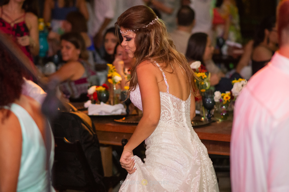 Casamento Bethânia Goulart e Leonardo Paiva realizado na Guarderya Beach Club - Jurujuba - Niterói - RJ