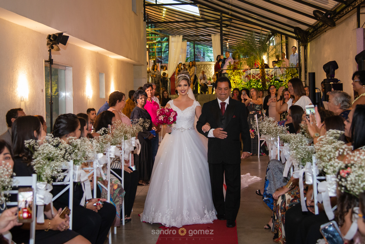 Casamento da Ana Paula e do Philip Araújo realizado na Soluções Festas e Eventos - São Gonçalo - RJ