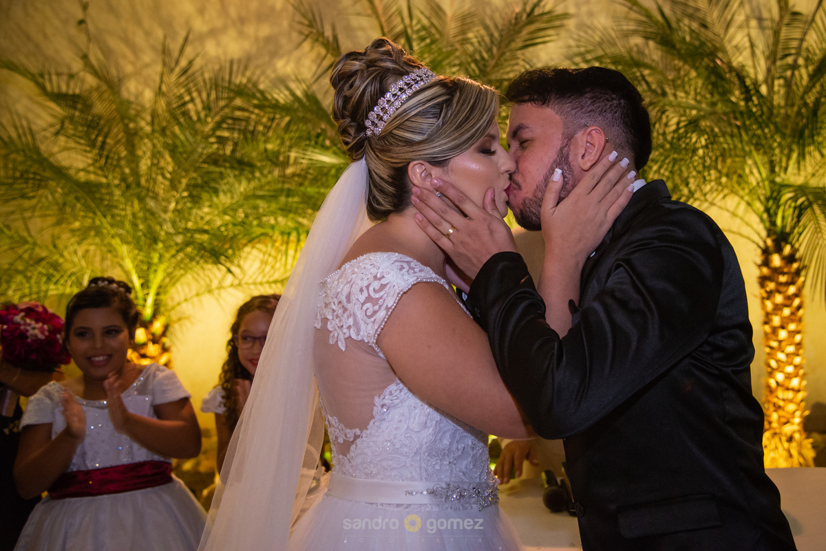 Casamento da Ana Paula e do Philip Araújo realizado na Soluções Festas e Eventos - São Gonçalo - RJ