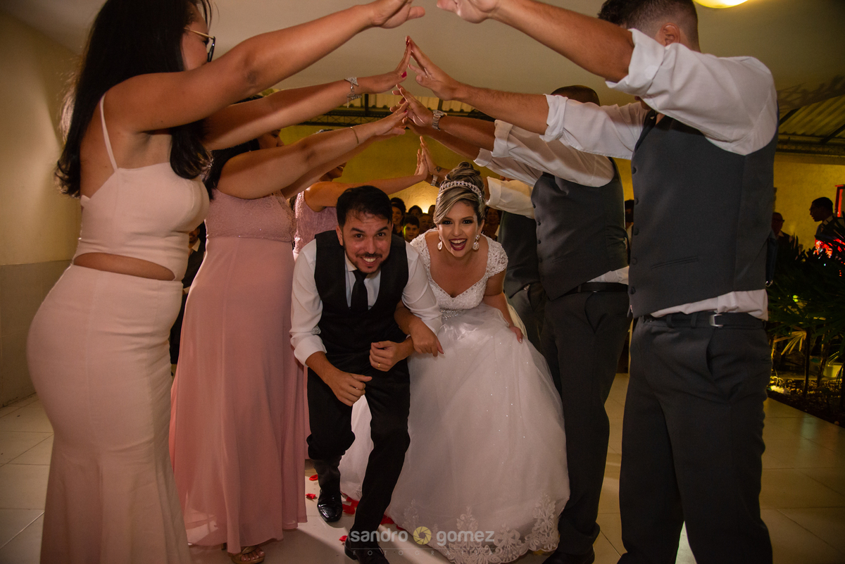 Casamento da Ana Paula e do Philip Araújo realizado na Soluções Festas e Eventos - São Gonçalo - RJ