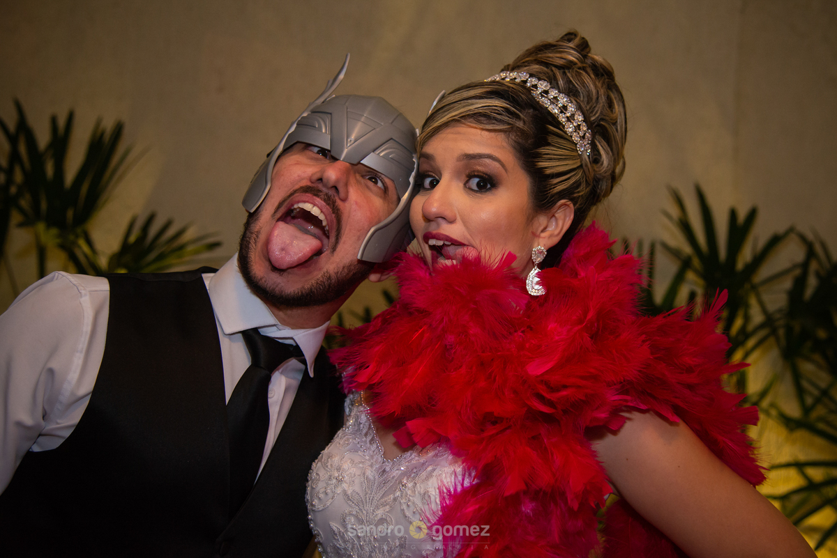 Casamento da Ana Paula e do Philip Araújo realizado na Soluções Festas e Eventos - São Gonçalo - RJ