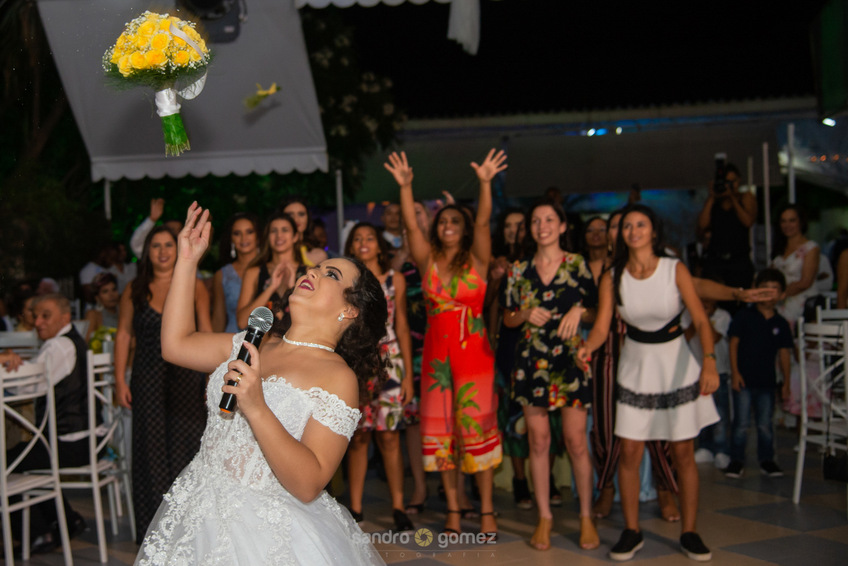 Casamento da Flavia Daflon e Gabriel Santana realizado na casa de festas Casarão do Alcântara - Laranjal - São Gonçalo - RJ