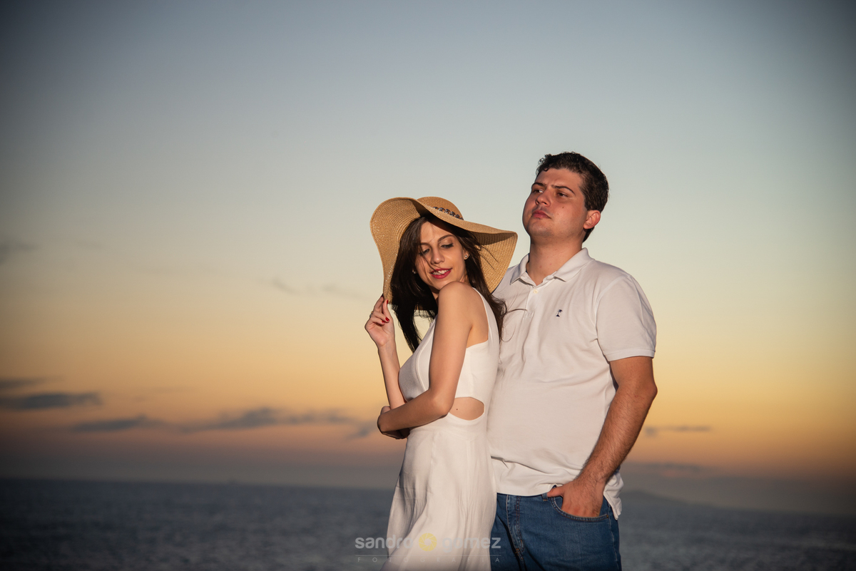 Ensaio Pré Wedding da Raphaella Rangel e Arthur Almeida, realizado no Parque da Cidade e na praia de Itaquatiara - Niterói - RJ