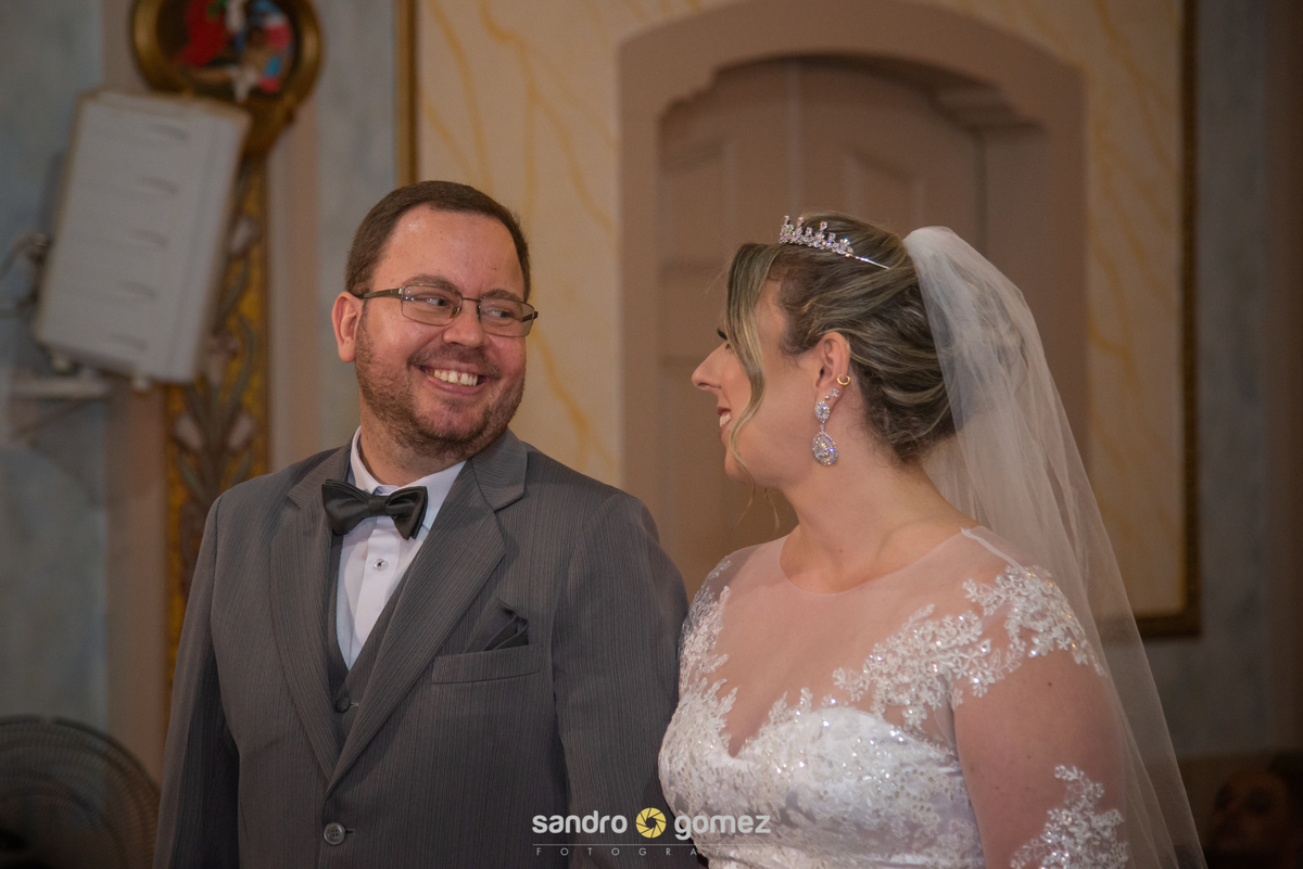 Casamento da Flávia e do Rodrigo com cerimônia realizada na Paróquia Nossa Senhora da Conceição e recepção no Esporte Clube Fluminense - Rio Bonito - RJ