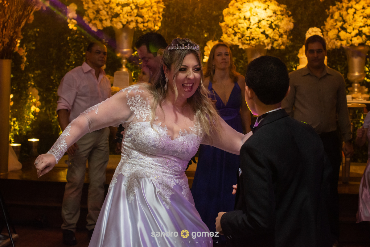 Casamento da Flávia e do Rodrigo com cerimônia realizada na Paróquia Nossa Senhora da Conceição e recepção no Esporte Clube Fluminense - Rio Bonito - RJ