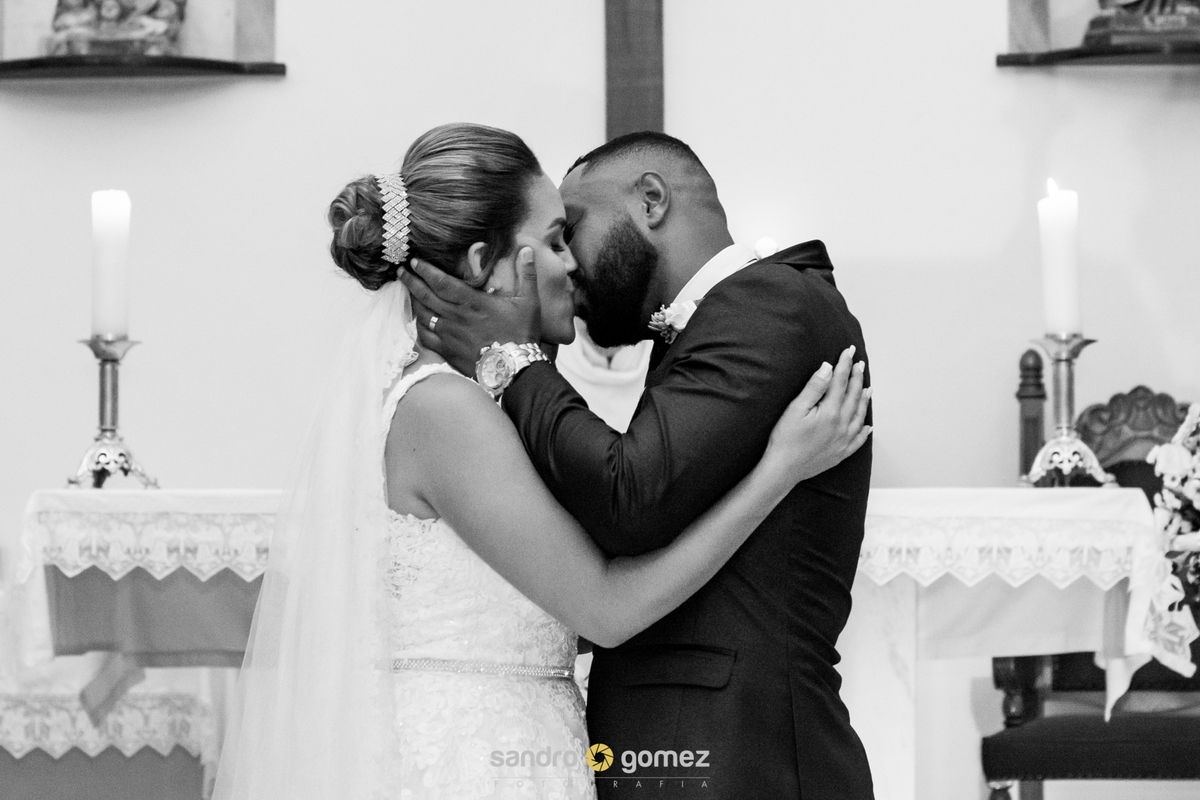 Casamento da Juliana Rocha e do Rafael Chagas com making of no Hotel Promenade, cerimônia na Paróquia São Pedro Apóstolo de Vendas das Pedras e recepção no sítio Vô Mozart - Itaboraí - RJ