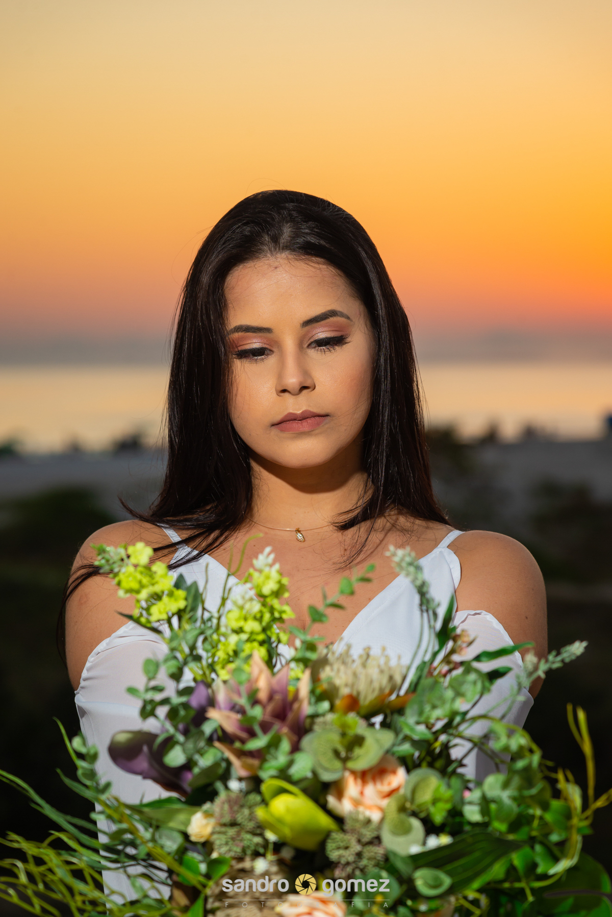 Ensaio Pré Wedding da Ana Paula e do Thiago Moraes realizado na Praia do Pontal e na Praia Grande - Arraial do Cabo - RJ