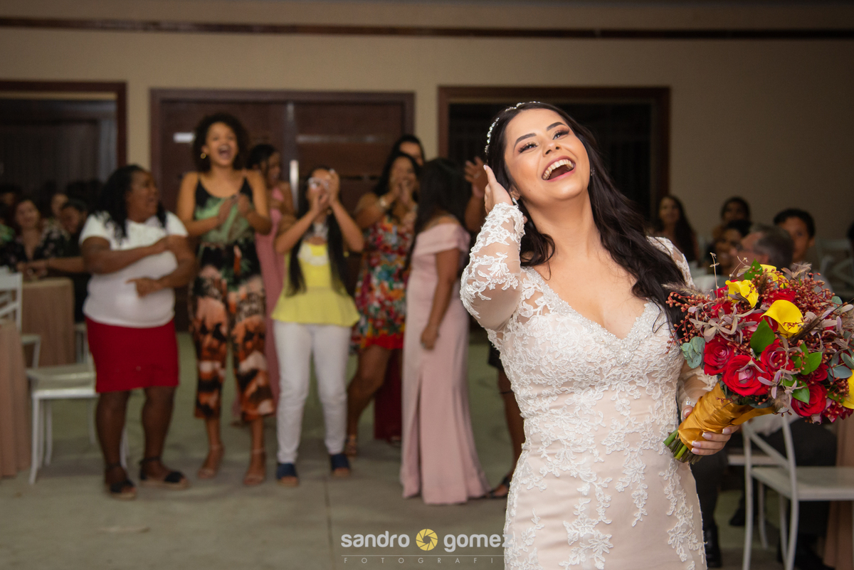 Casamento da Ana Paula e do Thiago Moraes, com making of na Espaço Bárbara Passarelli e cerimônia no Espaço Guilherme Souza Casa de Festa - Rio Bonito - RJ