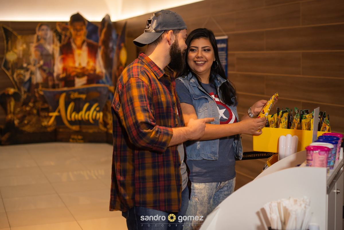 Ensaio pré wedding da Cíntia Soares e do José Avelino realizado no Cinesystem Cinema de Itaboraí - RJ