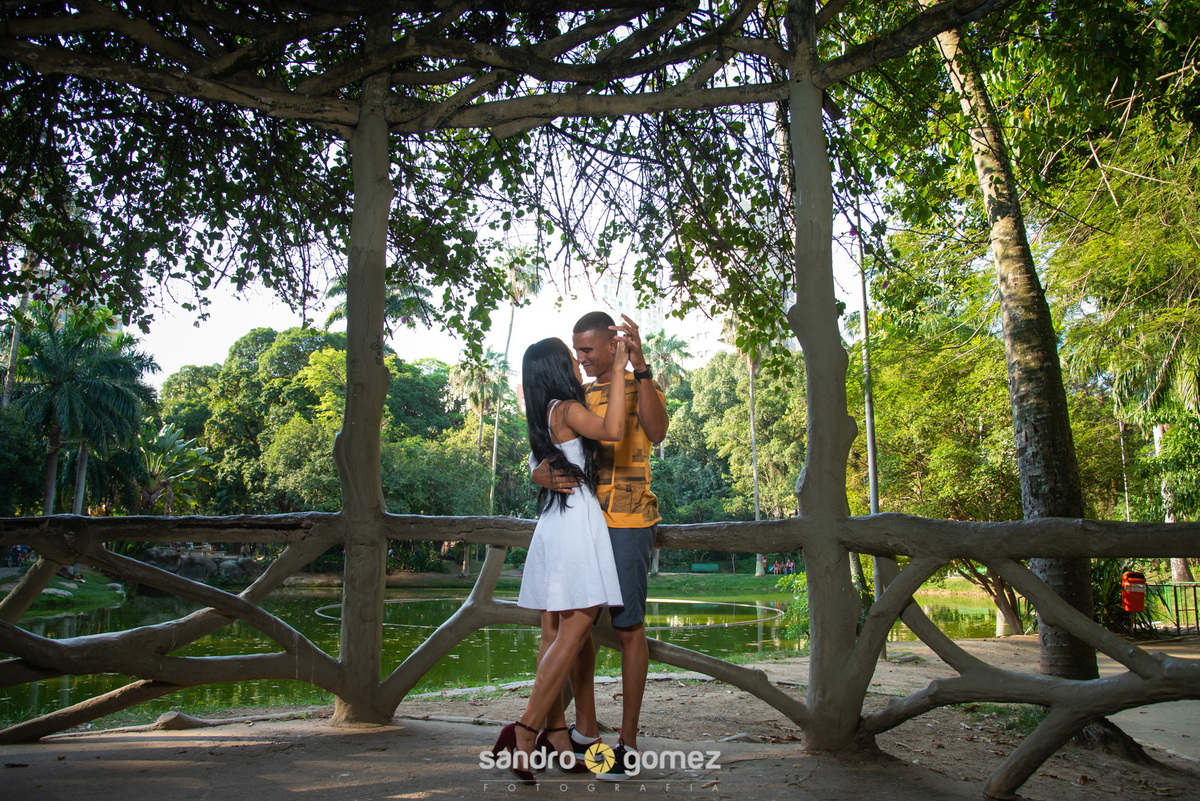 Ensaio pré wedding da Cristiane Santos e do Maicon Gomes realizado no Campo de São Bento e na praia de Itaquatiara - Niterói - RJ