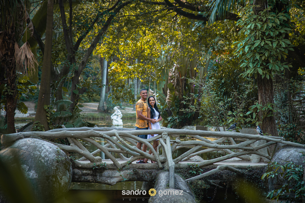 Ensaio pré wedding da Cristiane Santos e do Maicon Gomes realizado no Campo de São Bento e na praia de Itaquatiara - Niterói - RJ