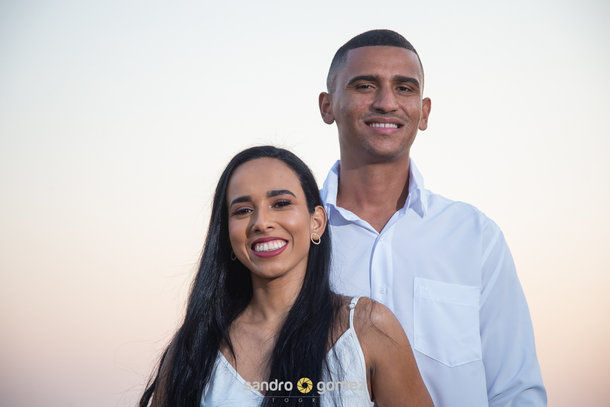 Ensaio pré wedding da Cristiane Santos e do Maicon Gomes realizado no Campo de São Bento e na praia de Itaquatiara - Niterói - RJ