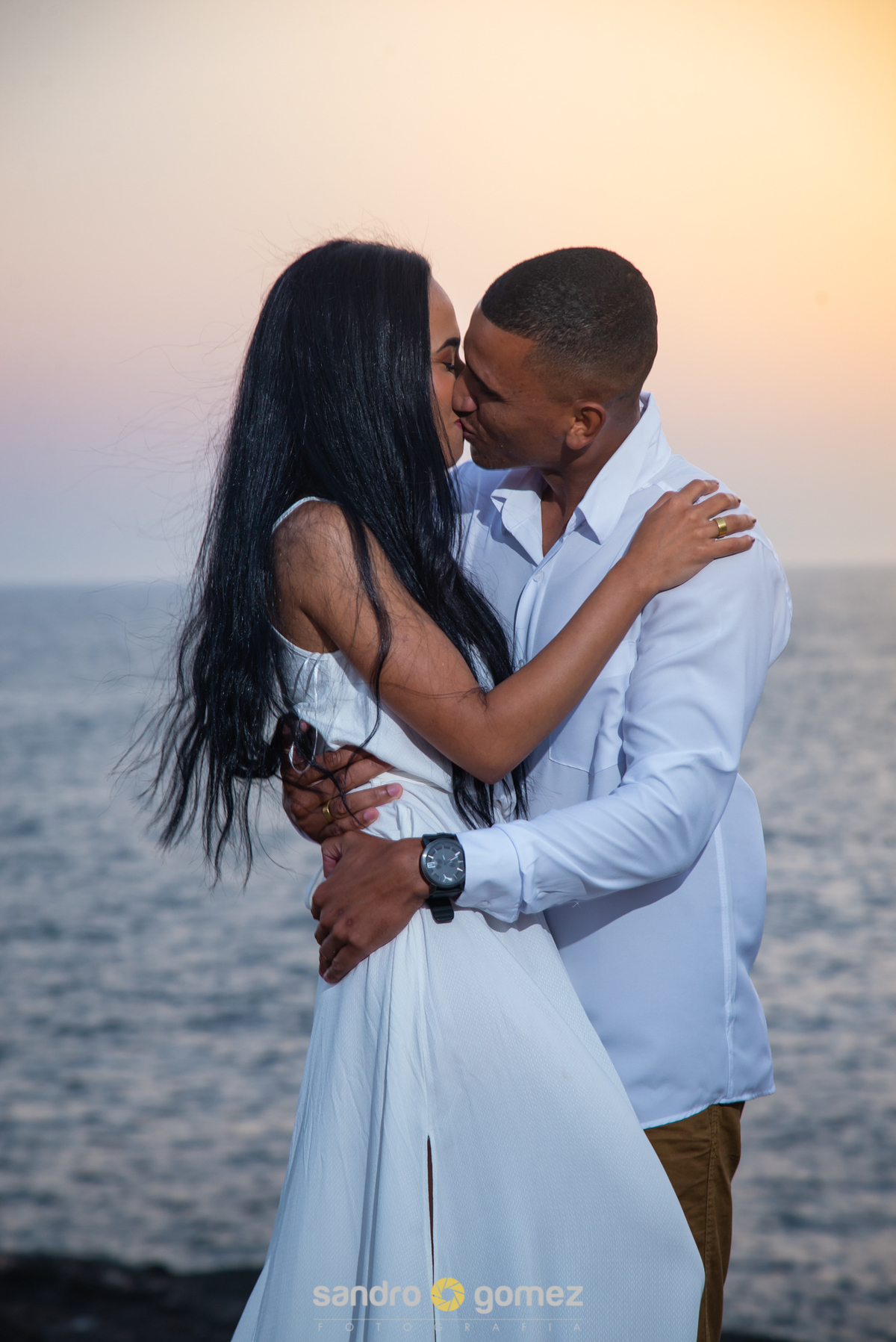 Ensaio pré wedding da Cristiane Santos e do Maicon Gomes realizado no Campo de São Bento e na praia de Itaquatiara - Niterói - RJ