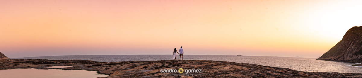 Ensaio pré wedding da Cristiane Santos e do Maicon Gomes realizado no Campo de São Bento e na praia de Itaquatiara - Niterói - RJ