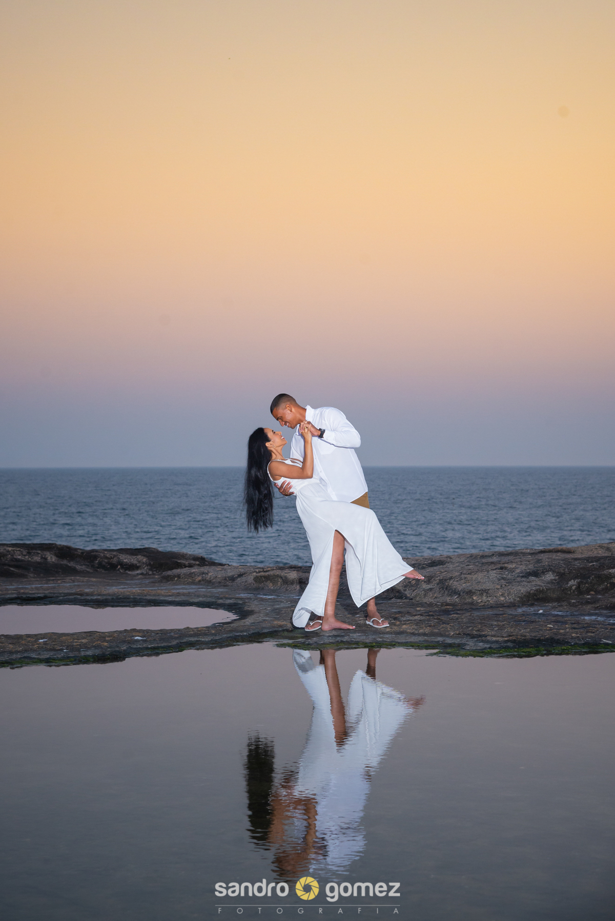 Ensaio pré wedding da Cristiane Santos e do Maicon Gomes realizado no Campo de São Bento e na praia de Itaquatiara - Niterói - RJ