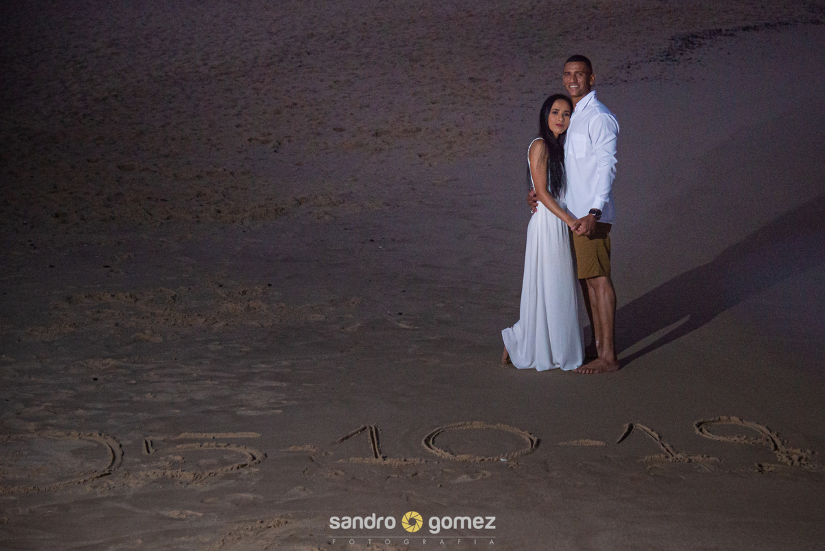 Ensaio pré wedding da Cristiane Santos e do Maicon Gomes realizado no Campo de São Bento e na praia de Itaquatiara - Niterói - RJ