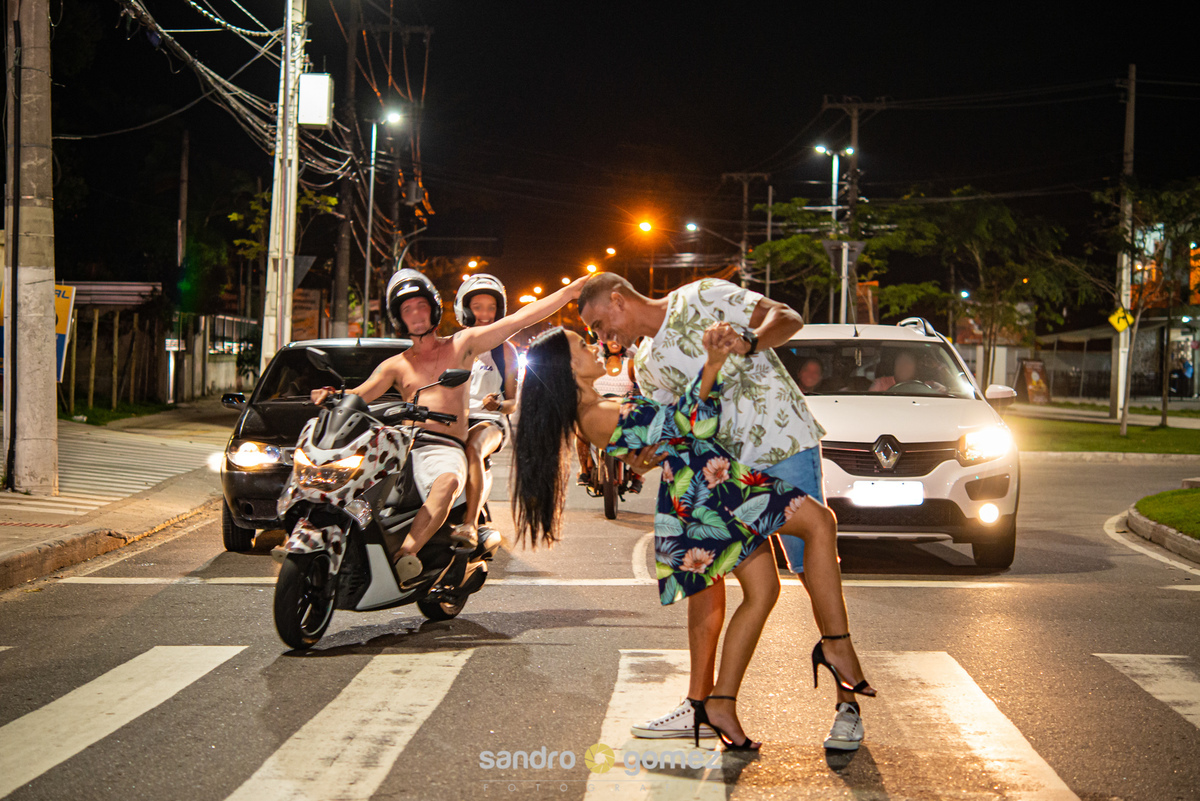 Ensaio pré wedding da Cristiane Santos e do Maicon Gomes realizado no Campo de São Bento e na praia de Itaquatiara - Niterói - RJ