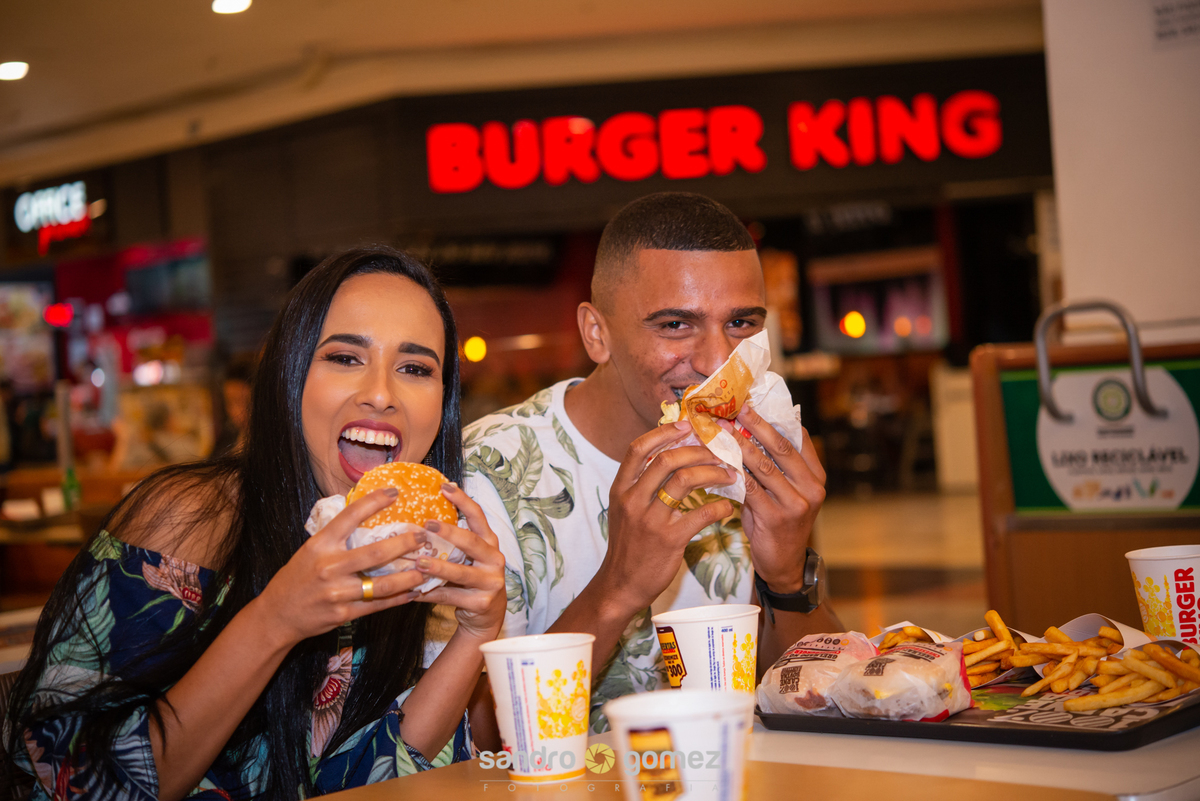 Ensaio pré wedding da Cristiane Santos e do Maicon Gomes realizado no Campo de São Bento e na praia de Itaquatiara - Niterói - RJ