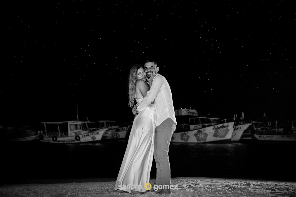 Ensaio pré weeding da Camila Vasconcelos e do Jefferson Muniz realizado na Praia do Pontal do Atalaia e na Praia do Anjos - Arraial do Cabo - RJ