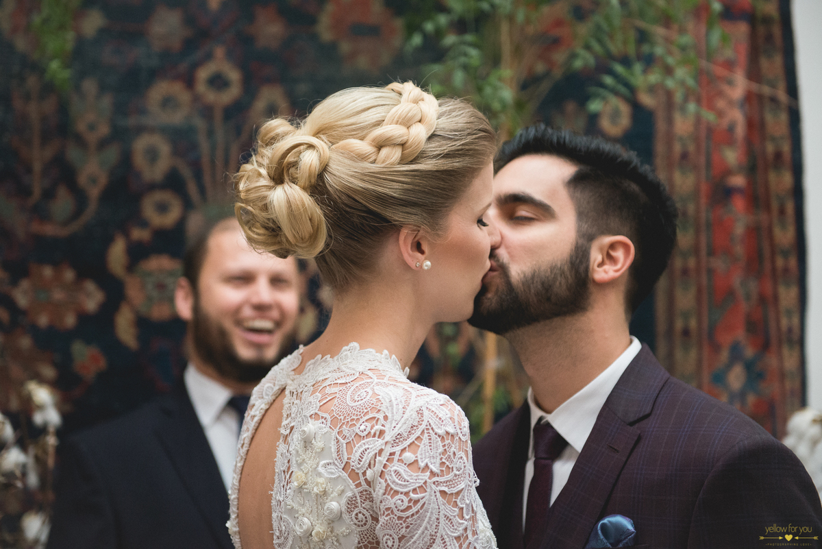 wedding kiss