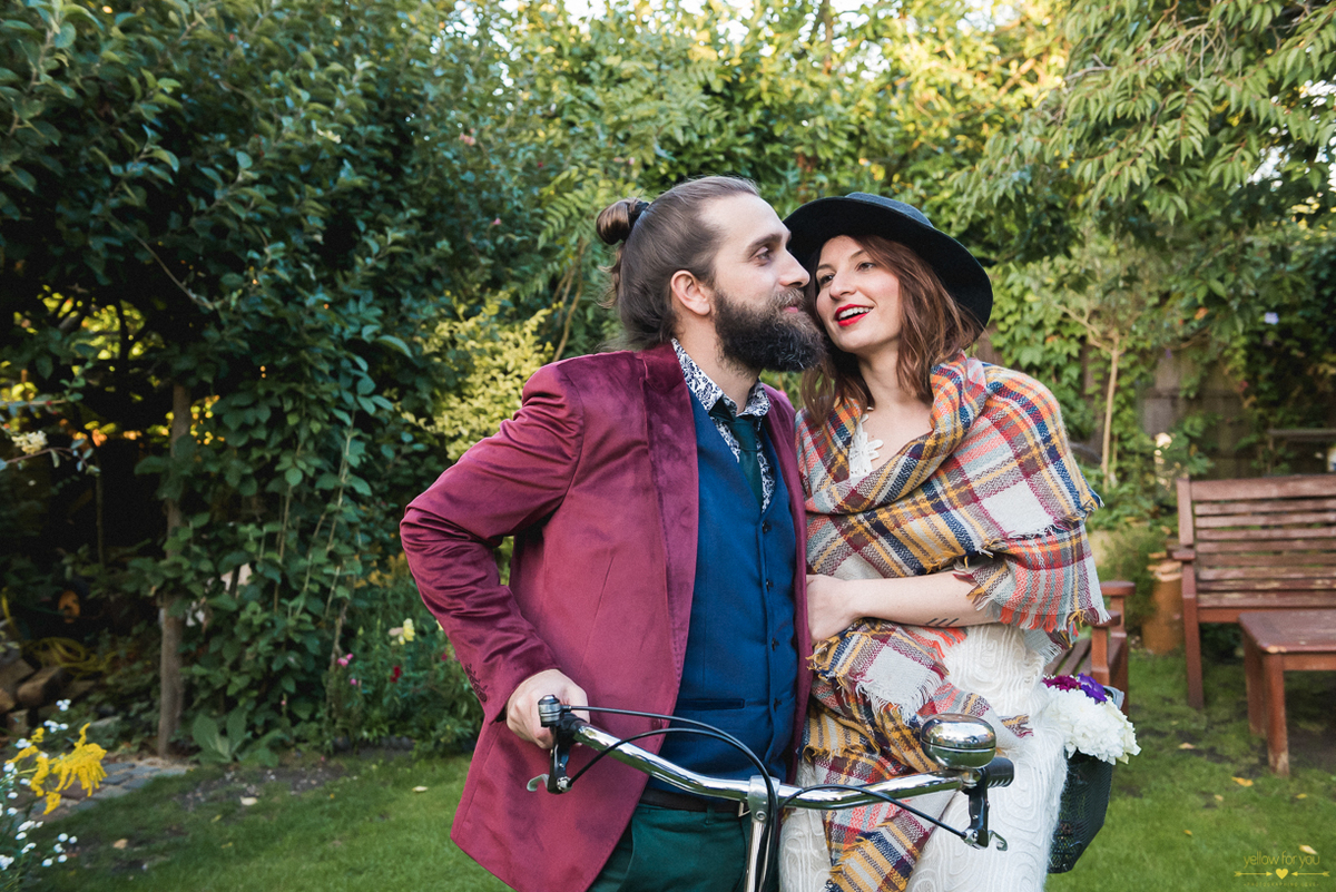 dress bride newbury england europe intimate creative wedding creative photography