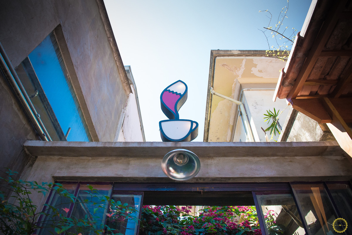 build cafe coffee shop different engagement photo shoot cork wedding photographer 