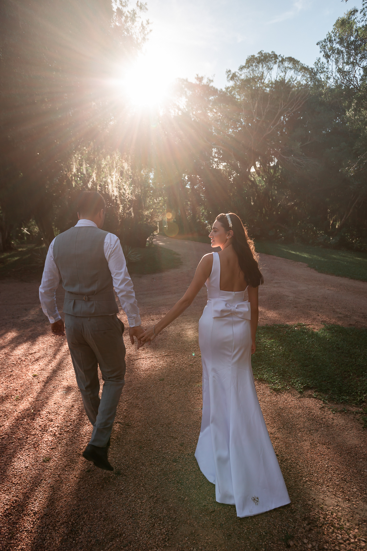 casamento no campo, vestido de noiva, festa de casamento, fotografo de casamento, casamento por do sol, make de noiva, roupa de noivo, casamento Porto Alegre, fotografo profissional, buque de noiva, sapato de noiva, ensaio de casamento, bolo, decoração
