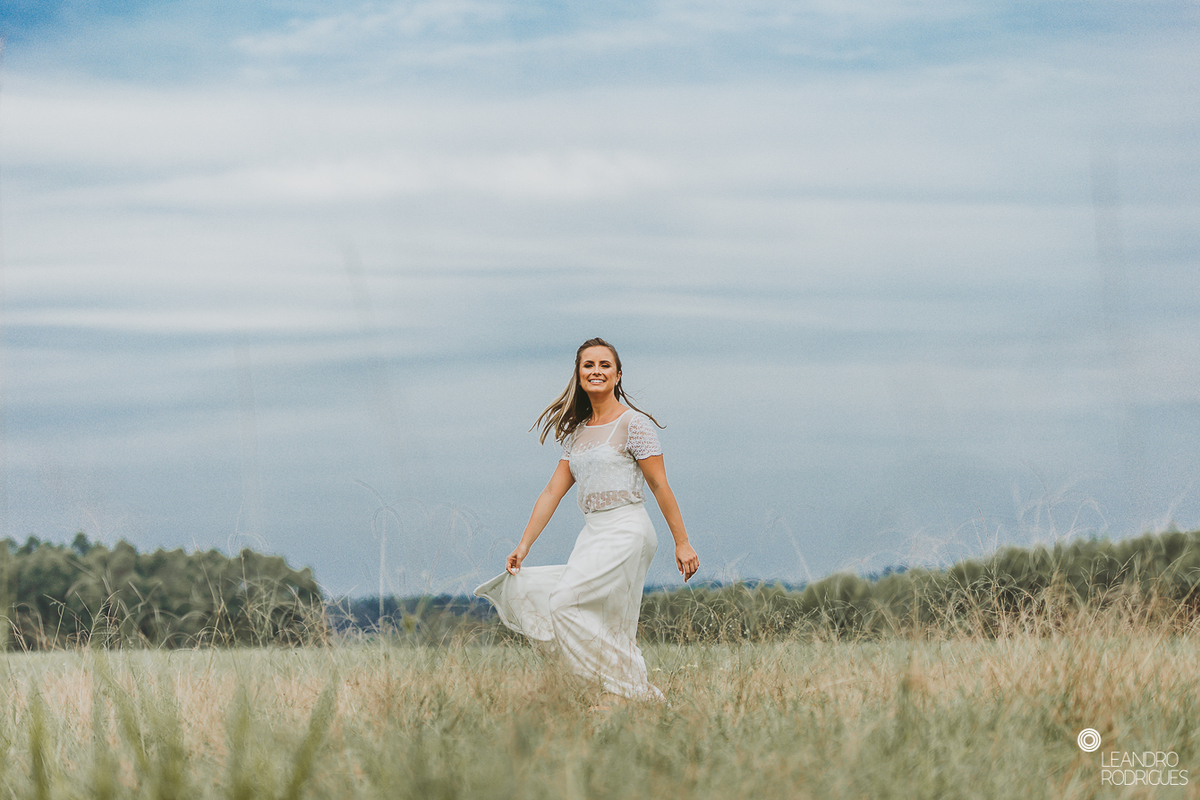 ensaio fotográfico, pré wedding, noivos, noiva, noivo, buquê, ensaio na fazendo, casamento na fazenda, fotógrafo de casamento, foto com cavalo, ensaio de casal, ensaio na natureza, noivos apaixonados, roupa de ensaio, 