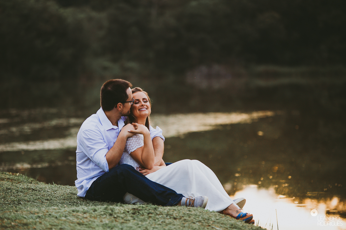 ensaio fotográfico, pré wedding, noivos, noiva, noivo, buquê, ensaio na fazendo, casamento na fazenda, fotógrafo de casamento, foto com cavalo, ensaio de casal, ensaio na natureza, noivos apaixonados, roupa de ensaio, 