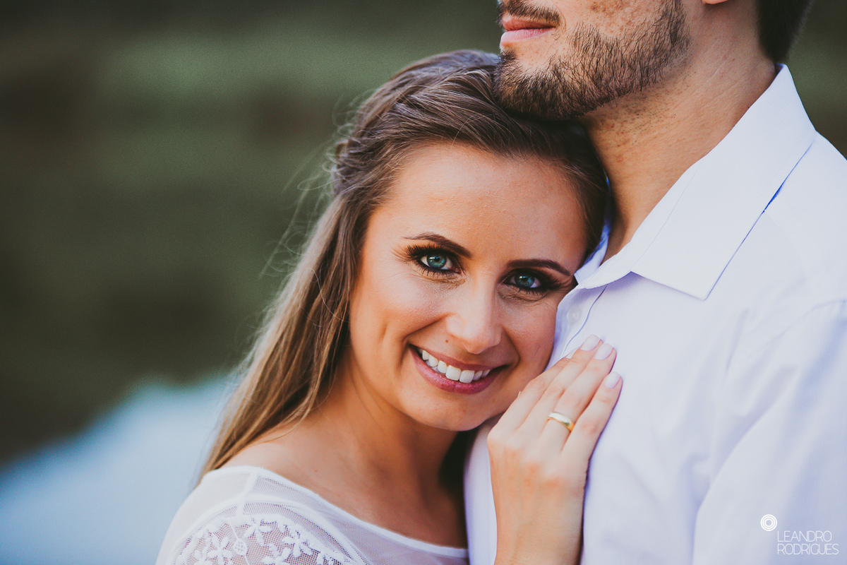 ensaio fotográfico, pré wedding, noivos, noiva, noivo, buquê, ensaio na fazendo, casamento na fazenda, fotógrafo de casamento, foto com cavalo, ensaio de casal, ensaio na natureza, noivos apaixonados, roupa de ensaio, 