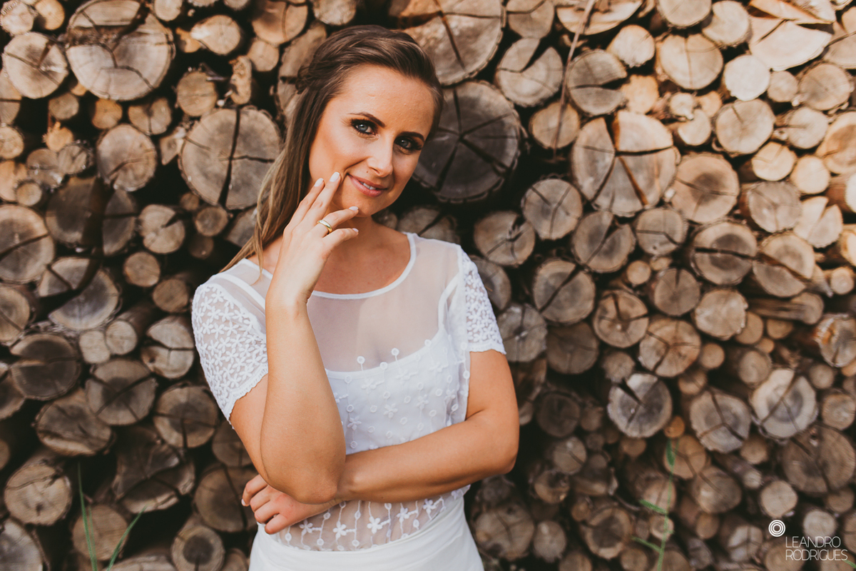ensaio fotográfico, pré wedding, noivos, noiva, noivo, buquê, ensaio na fazendo, casamento na fazenda, fotógrafo de casamento, foto com cavalo, ensaio de casal, ensaio na natureza, noivos apaixonados, roupa de ensaio, 