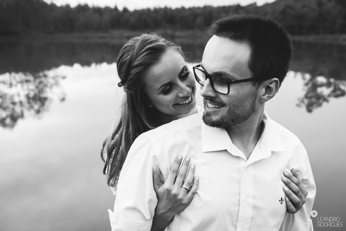 ensaio fotográfico, pré wedding, noivos, noiva, noivo, buquê, ensaio na fazendo, casamento na fazenda, fotógrafo de casamento, foto com cavalo, ensaio de casal, ensaio na natureza, noivos apaixonados, roupa de ensaio, 