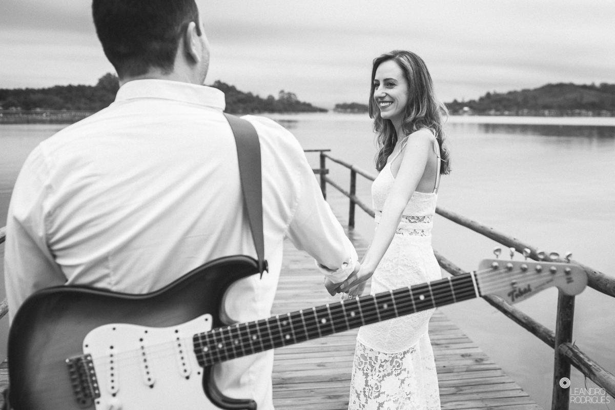 ensaio de casamento, ensaio fotográfico de casamento, pré wedding, míni wedding, casamento na praia, ensaio fotográfico na praia, noiva, noivo, buquê de noiva, vestido de noiva, roupa para ensaio, fotos na praia, roupa de noivo