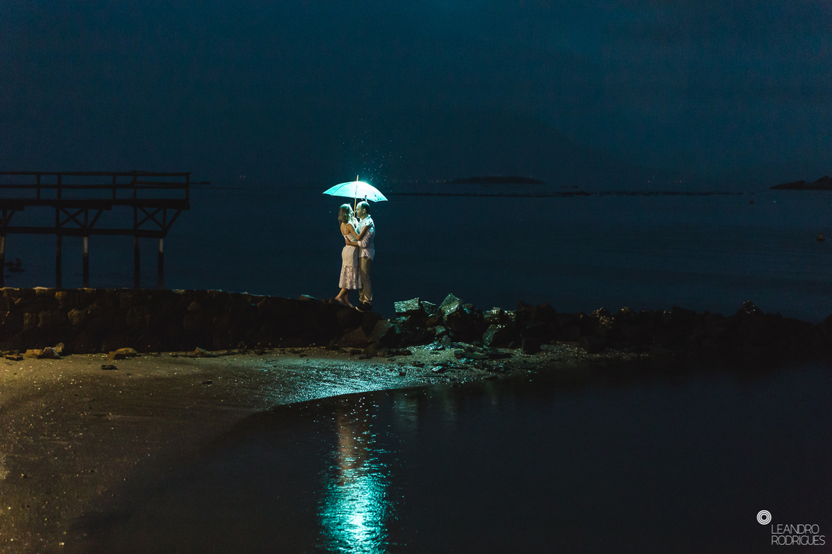 ensaio de casamento, ensaio fotográfico de casamento, pré wedding, míni wedding, casamento na praia, ensaio fotográfico na praia, noiva, noivo, buquê de noiva, vestido de noiva, roupa para ensaio, fotos na praia, roupa de noivo