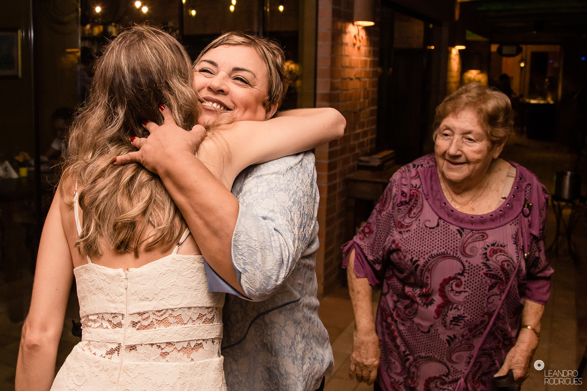 ensaio de casamento, ensaio fotográfico de casamento, pré wedding, míni wedding, casamento na praia, ensaio fotográfico na praia, noiva, noivo, buquê de noiva, vestido de noiva, roupa para ensaio, fotos na praia, roupa de noivo