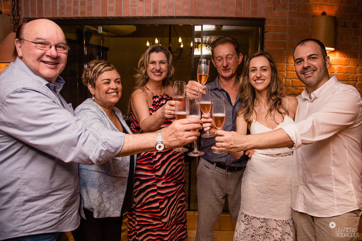 ensaio de casamento, ensaio fotográfico de casamento, pré wedding, míni wedding, casamento na praia, ensaio fotográfico na praia, noiva, noivo, buquê de noiva, vestido de noiva, roupa para ensaio, fotos na praia, roupa de noivo