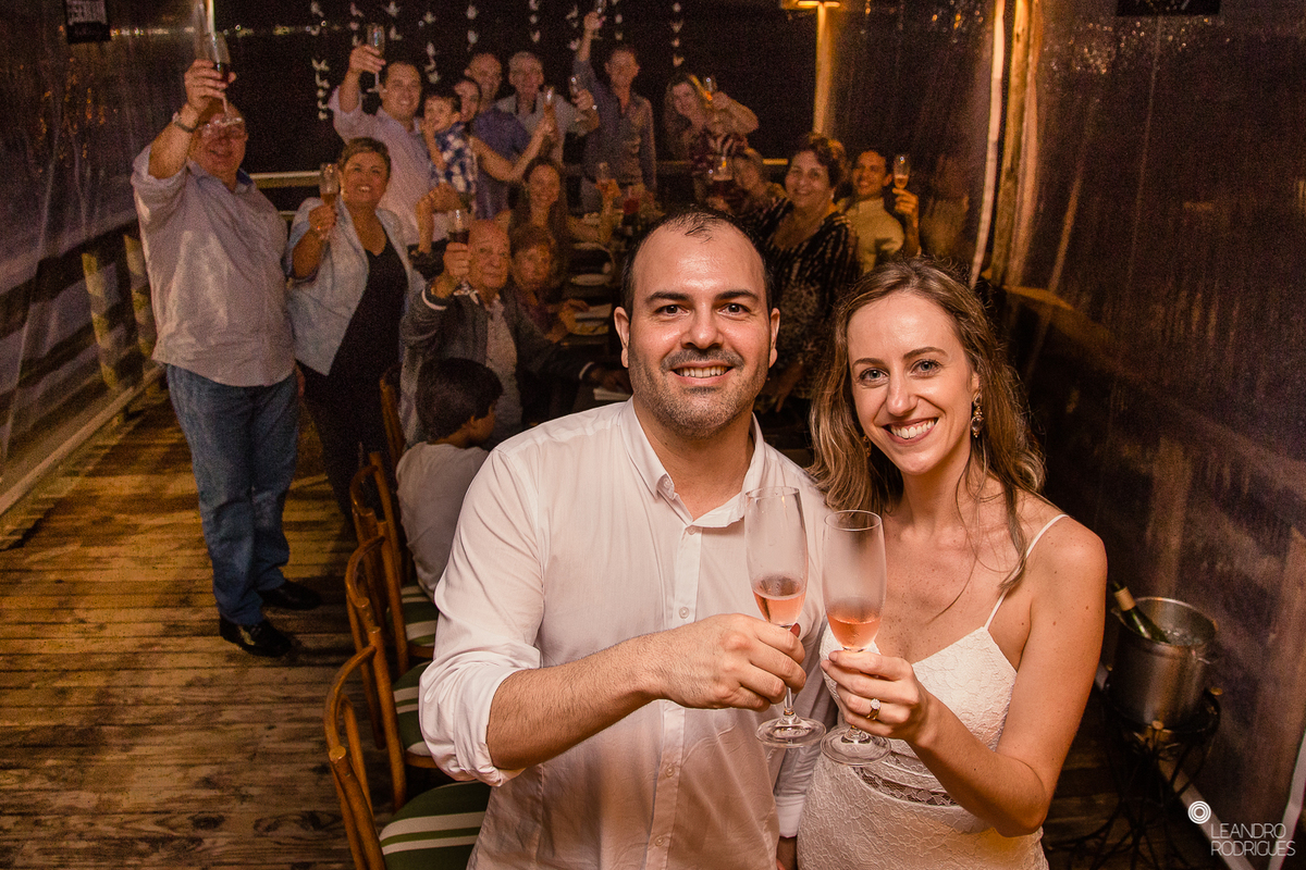 ensaio de casamento, ensaio fotográfico de casamento, pré wedding, míni wedding, casamento na praia, ensaio fotográfico na praia, noiva, noivo, buquê de noiva, vestido de noiva, roupa para ensaio, fotos na praia, roupa de noivo