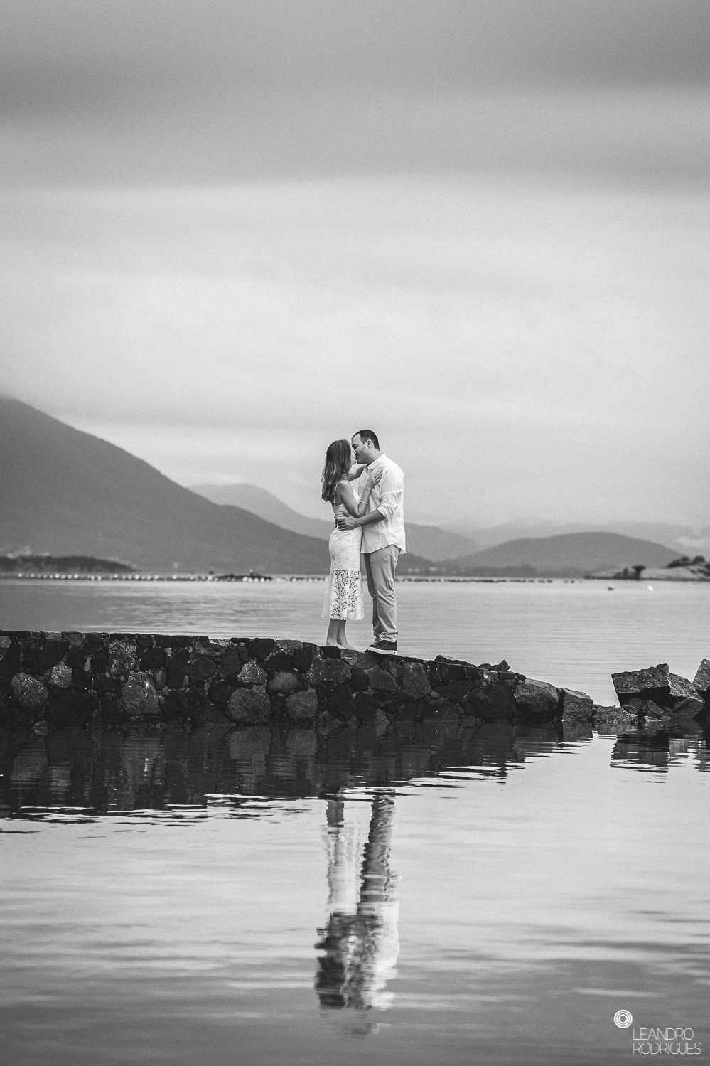 ensaio de casamento, ensaio fotográfico de casamento, pré wedding, míni wedding, casamento na praia, ensaio fotográfico na praia, noiva, noivo, buquê de noiva, vestido de noiva, roupa para ensaio, fotos na praia, roupa de noivo