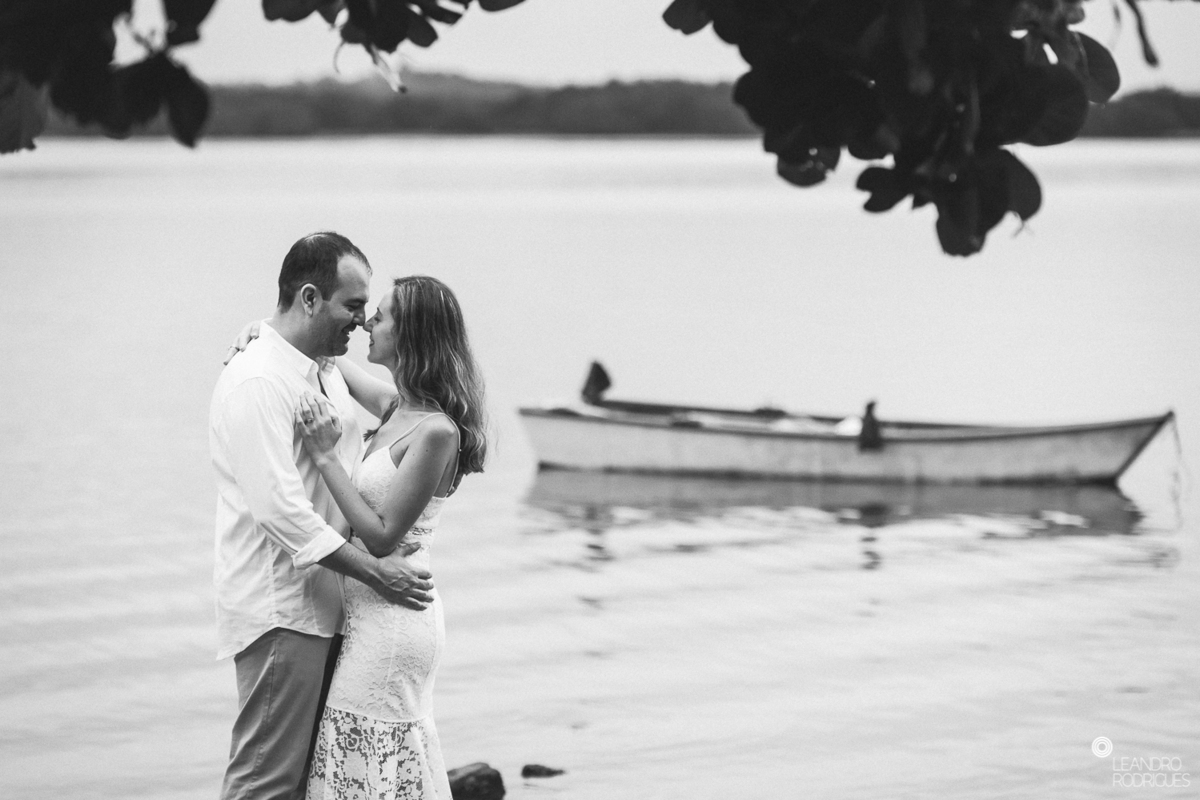 ensaio de casamento, ensaio fotográfico de casamento, pré wedding, míni wedding, casamento na praia, ensaio fotográfico na praia, noiva, noivo, buquê de noiva, vestido de noiva, roupa para ensaio, fotos na praia, roupa de noivo