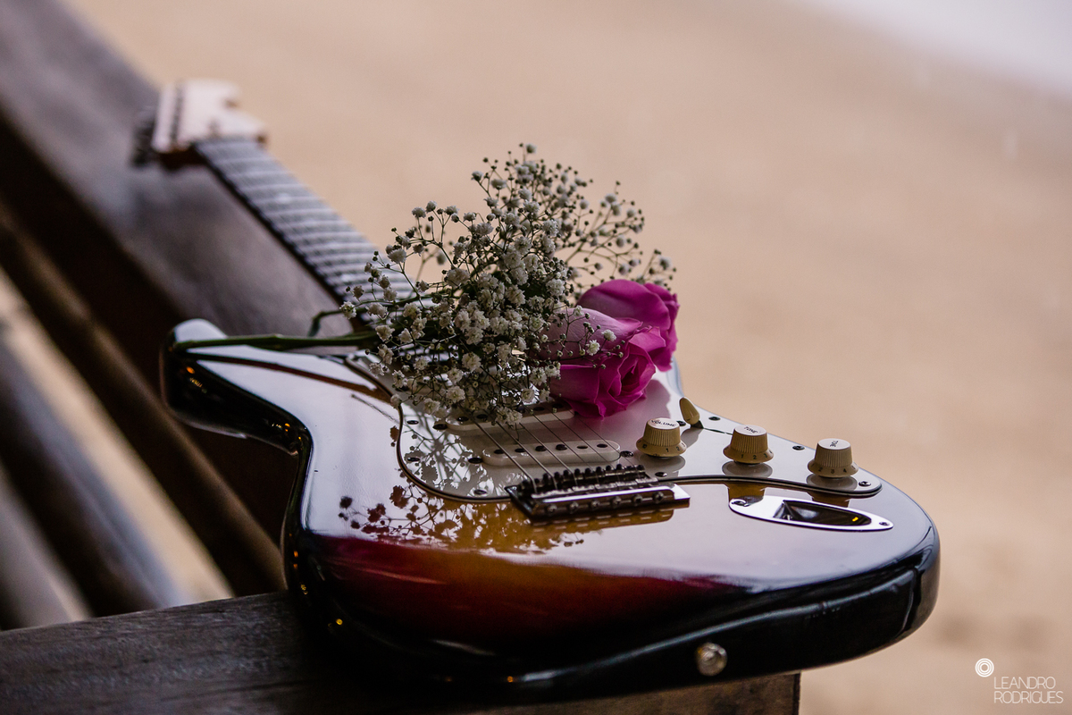ensaio de casamento, ensaio fotográfico de casamento, pré wedding, míni wedding, casamento na praia, ensaio fotográfico na praia, noiva, noivo, buquê de noiva, vestido de noiva, roupa para ensaio, fotos na praia, roupa de noivo