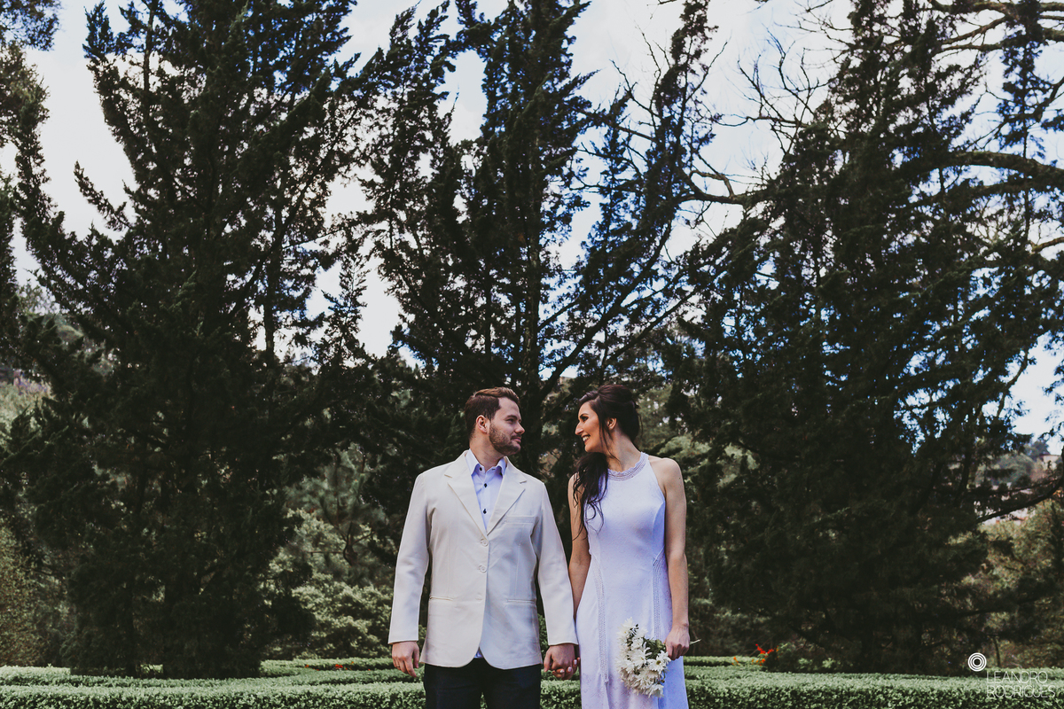 ensaio pré wedding, ensaio fotográfico, ensaio pré casamento, noivos, fotógrafo de casamento, fotografo em porto alegre, retrato de noiva, foto de casal, casamento, buque de noiva, vestido de noiva, roupa de noivo, castelo, casamento no castelo, 