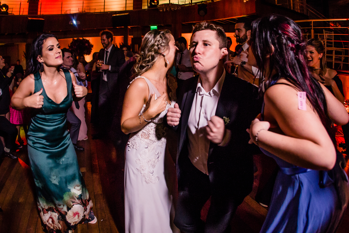 make de noiva, penteado de noiva, vestido de noiva, dress, buque, casamento, fotografo de casamento,fotografo porfissional,terno de noivo,festa em porto alegre,cerimonia de casamento,festa de casamento, sapato de noivo,cerimonial, dança dos noivos