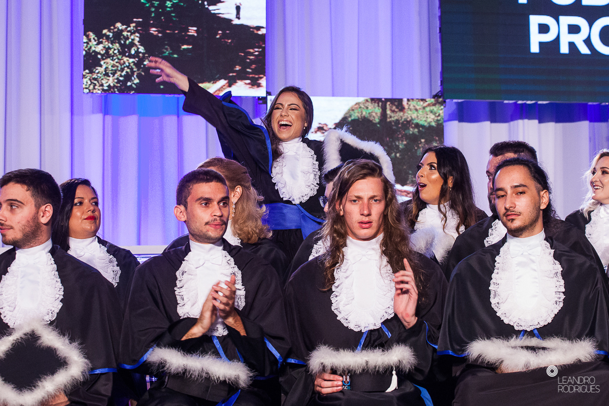 Formatura, fotografo de formatura, publicidade e propaganda, pucrs, ufrgs, unisinos, formanda, prova de togas, festa de formatura, colação de grau, formatura direito, formatura de medicina, formatura de odonto, ensaio de formatura