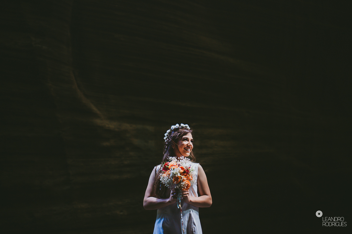 ensaio fotografico, fotografo de casamento, noivos, ensaio na floricultura, ensaio no campo, fotos com flores, buque de noiva, vestido de noiva, fotos na cachoeira, cascata das andorinhas, natureza, decoração de casamento, 