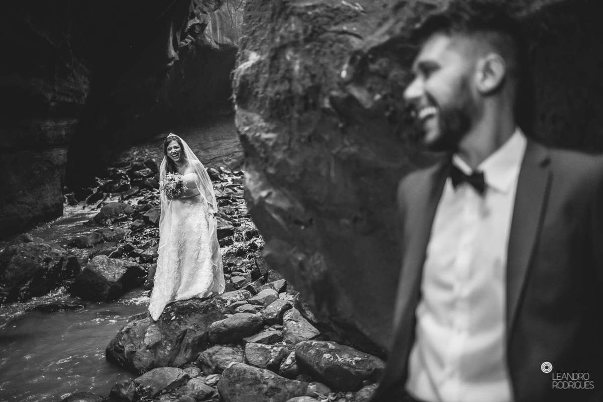 ensaio fotografico, fotografo de casamento, noivos, ensaio na floricultura, ensaio no campo, fotos com flores, buque de noiva, vestido de noiva, fotos na cachoeira, cascata das andorinhas, natureza, decoração de casamento, 