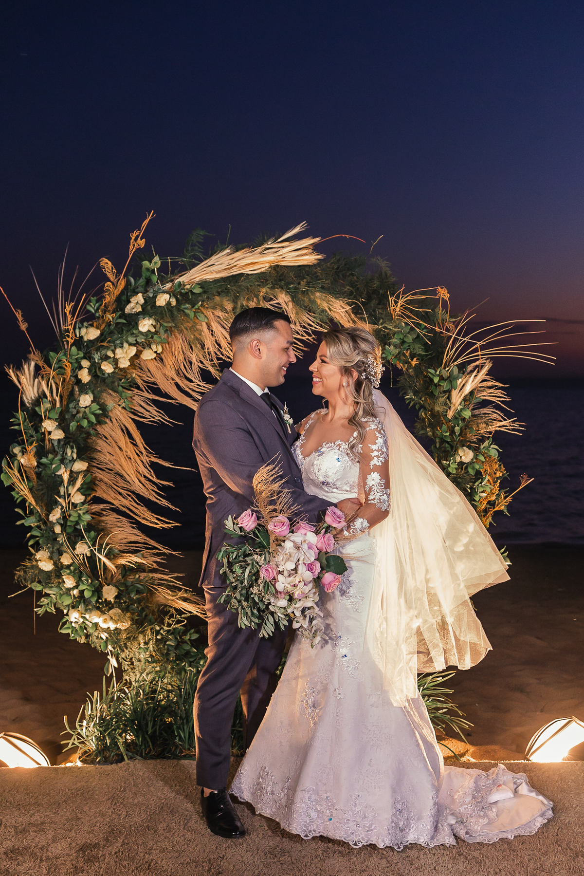 casamento por do sol, casamento rustico, vestido de noiva, noivos, buque de noiva, por do sol, casamento ao ar livre, festa de casamento