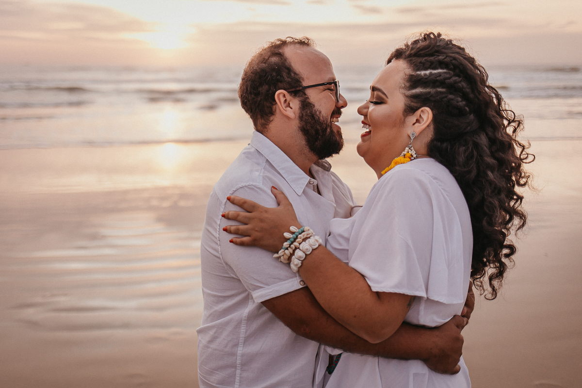 ensaio na praia, prewedding, fotografodecasamento, fotosnapraia,torre, roupa de noiva, ensaio de casal