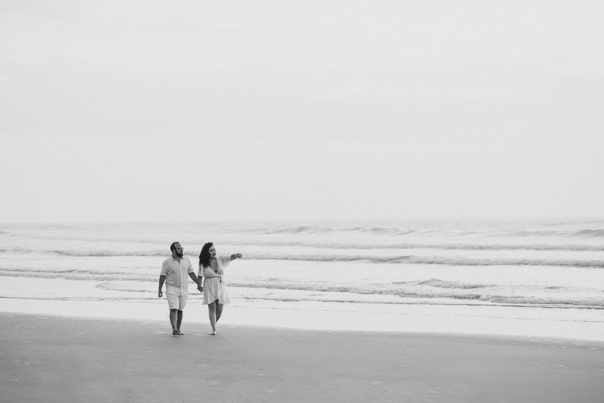 ensaio na praia, prewedding, fotografodecasamento, fotosnapraia,torre, roupa de noiva, ensaio de casal